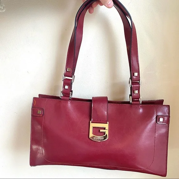 X SOLD X
VINTAGE Y2K GUESS SHOULDER BAG - Picture 1 of 6